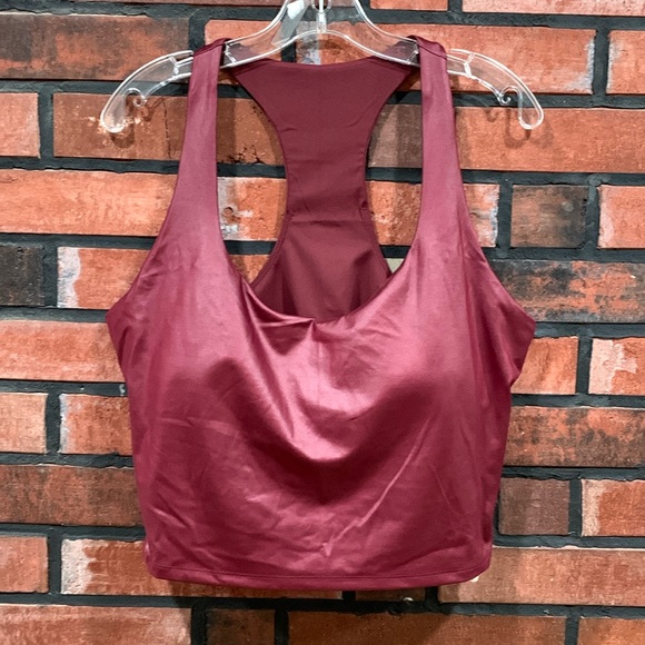 Fabletic Anywhere Shine Built-In Bra Tank - Picture 4 of 9